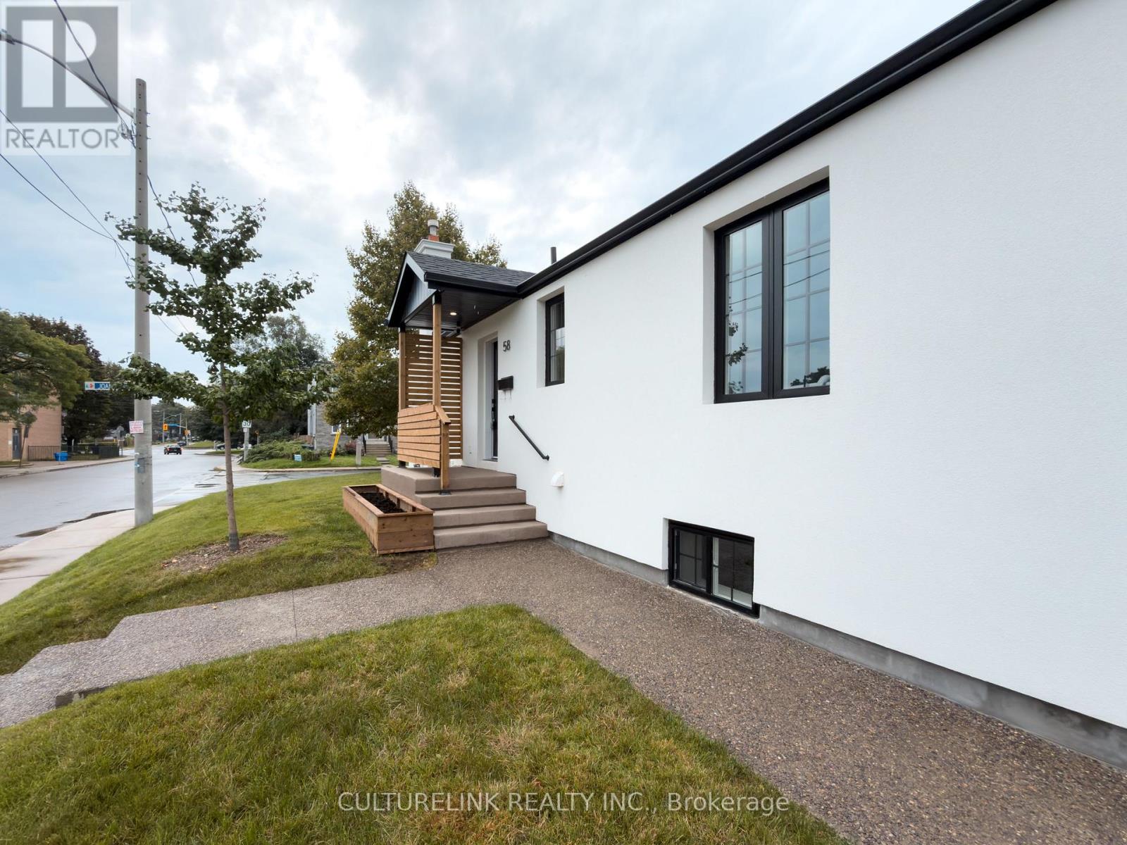 58 Joanith Drive, Toronto, ON photo 2