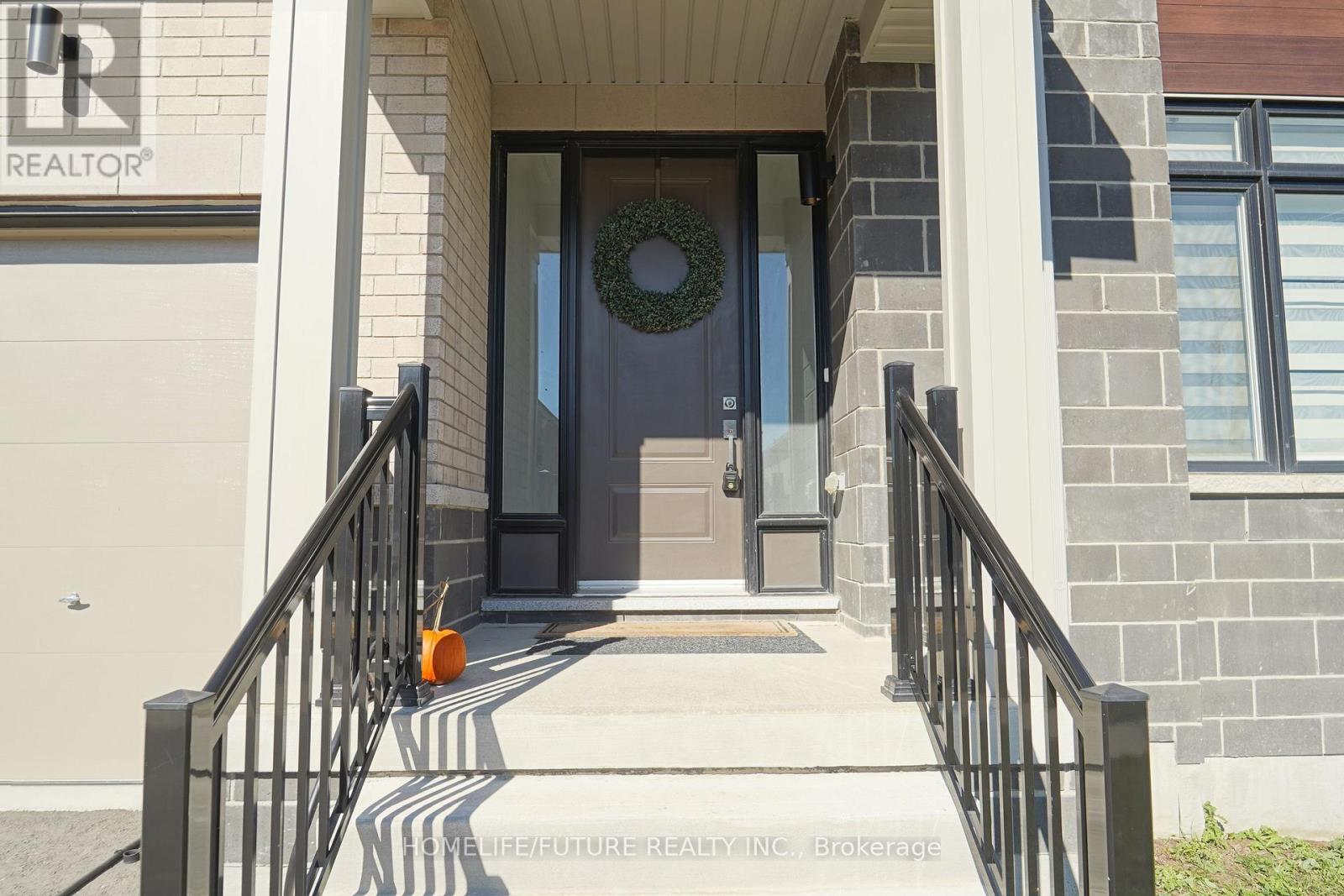 117 Deer Ridge Crescent, Whitby, ON photo 3