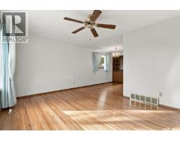 Bedroom - 20 Yarnton Crescent, Regina, SK S4R4A2 Photo 6