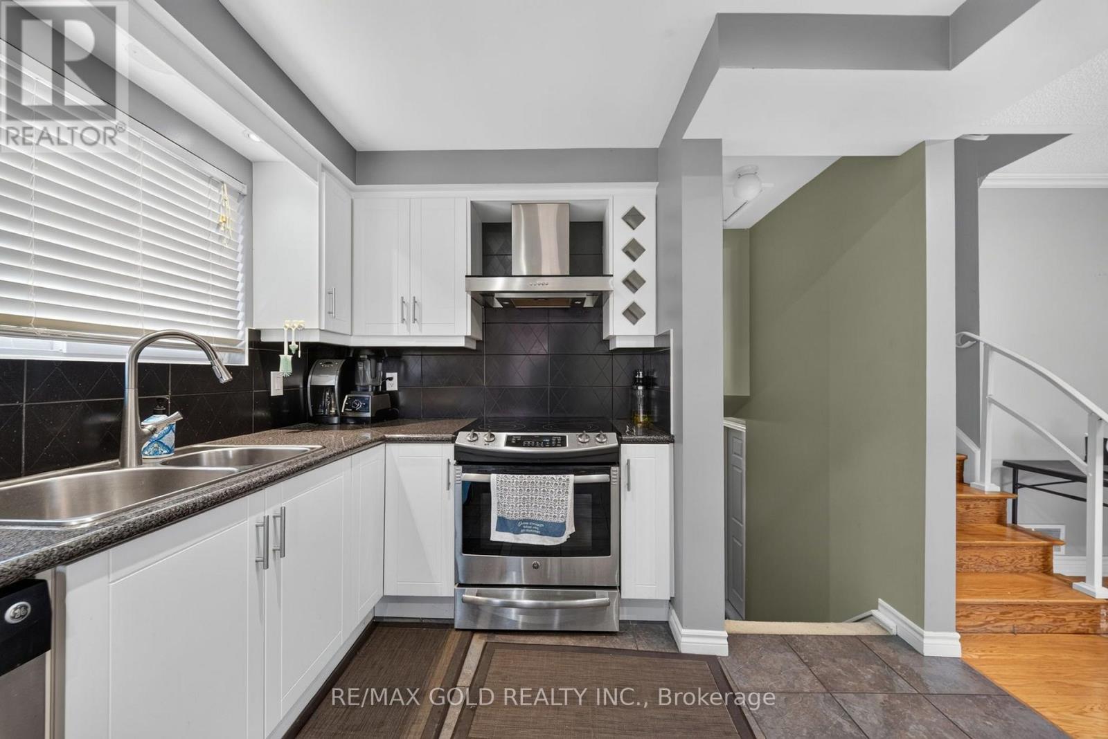 6 Dartford Road, Brampton, ON photo 17