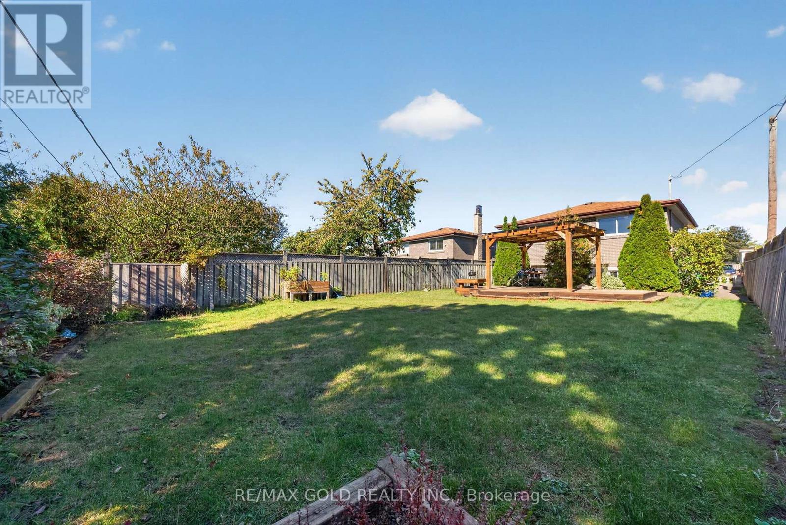 6 Dartford Road, Brampton, ON photo 41