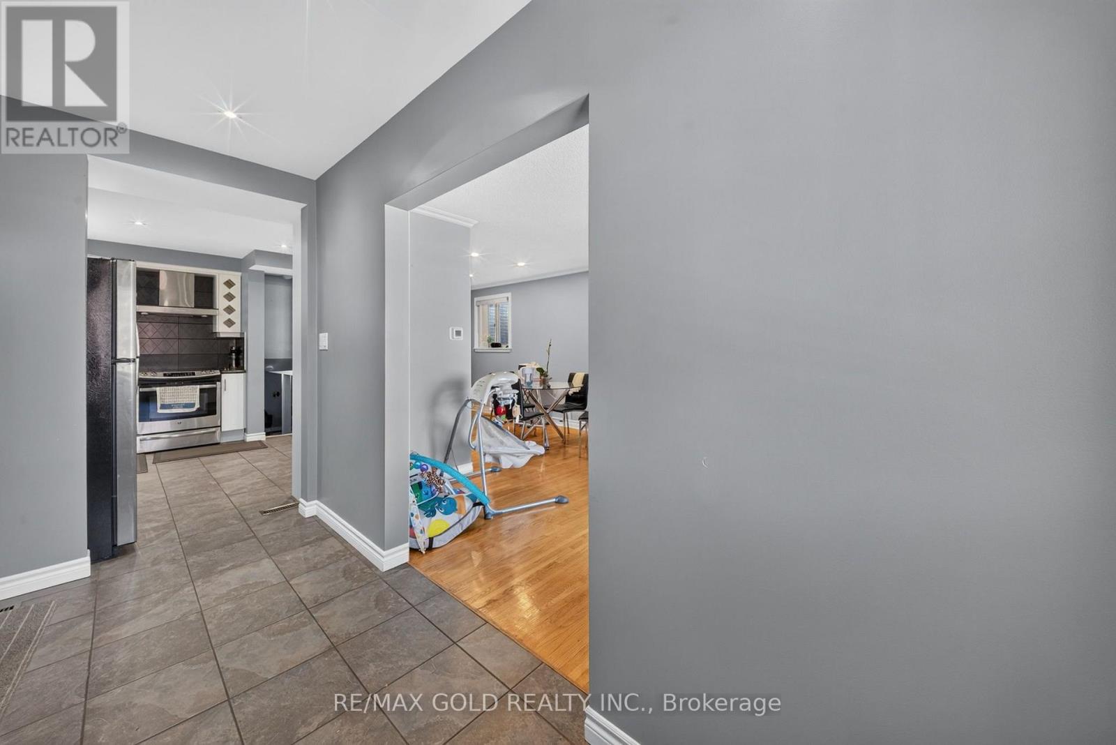 6 Dartford Road, Brampton, ON photo 8