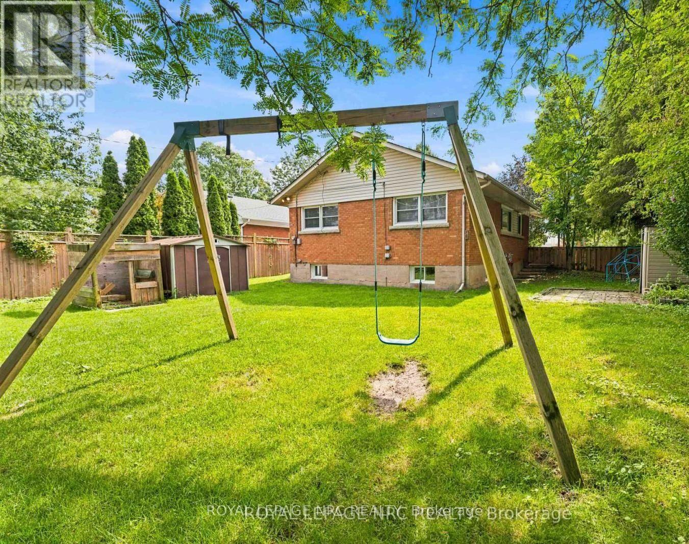 45 WOODCROFT CRESCENT - 32