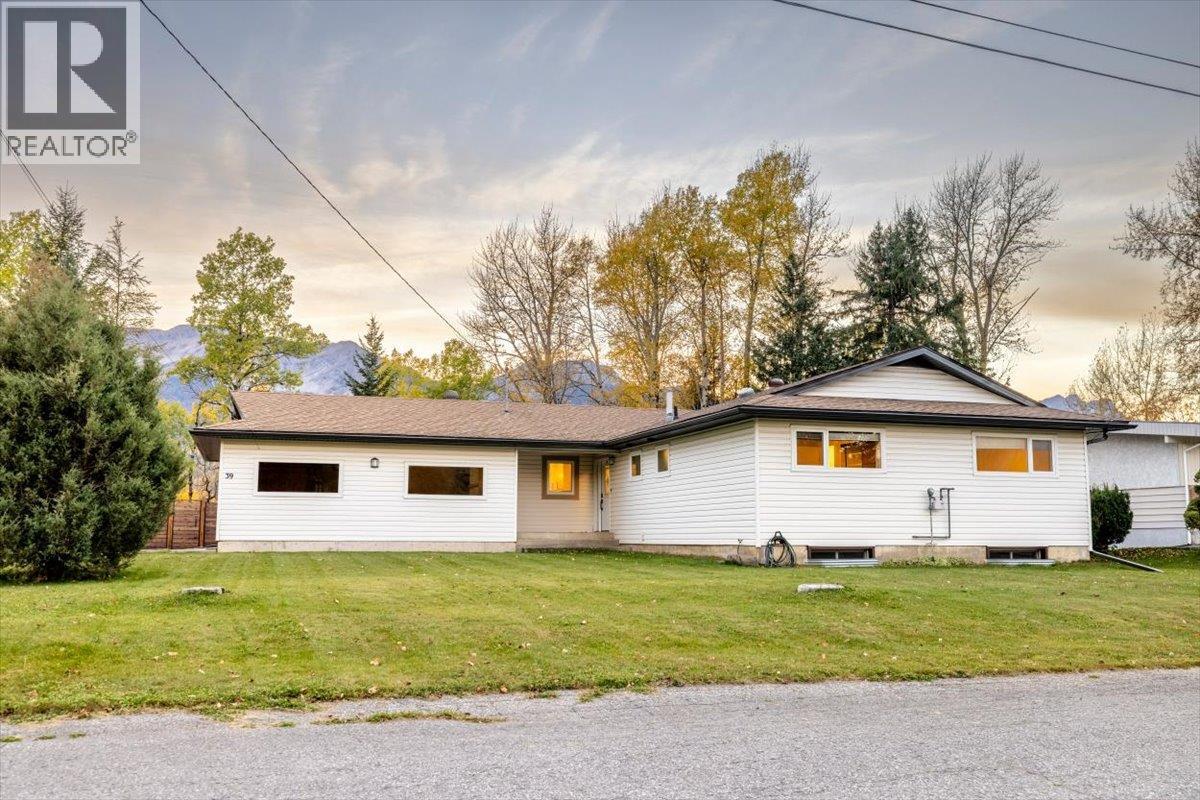 39 ELKVIEW Drive, Fernie - Image 1