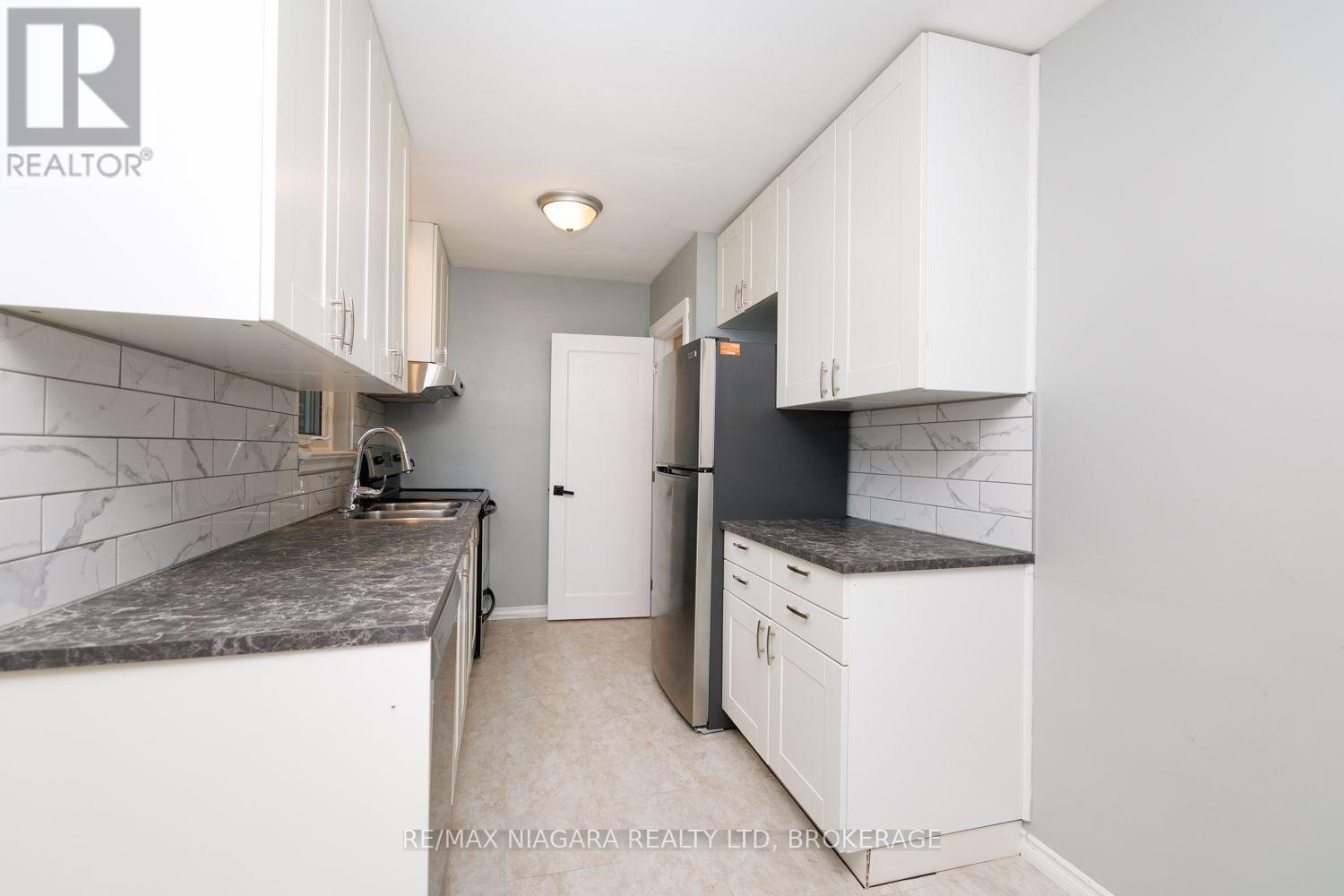 6 BROADMORE AVENUE - 10