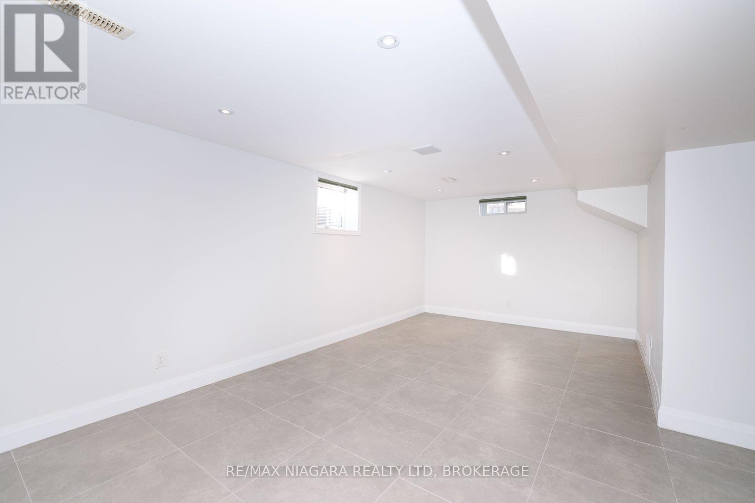 6 BROADMORE AVENUE - 20