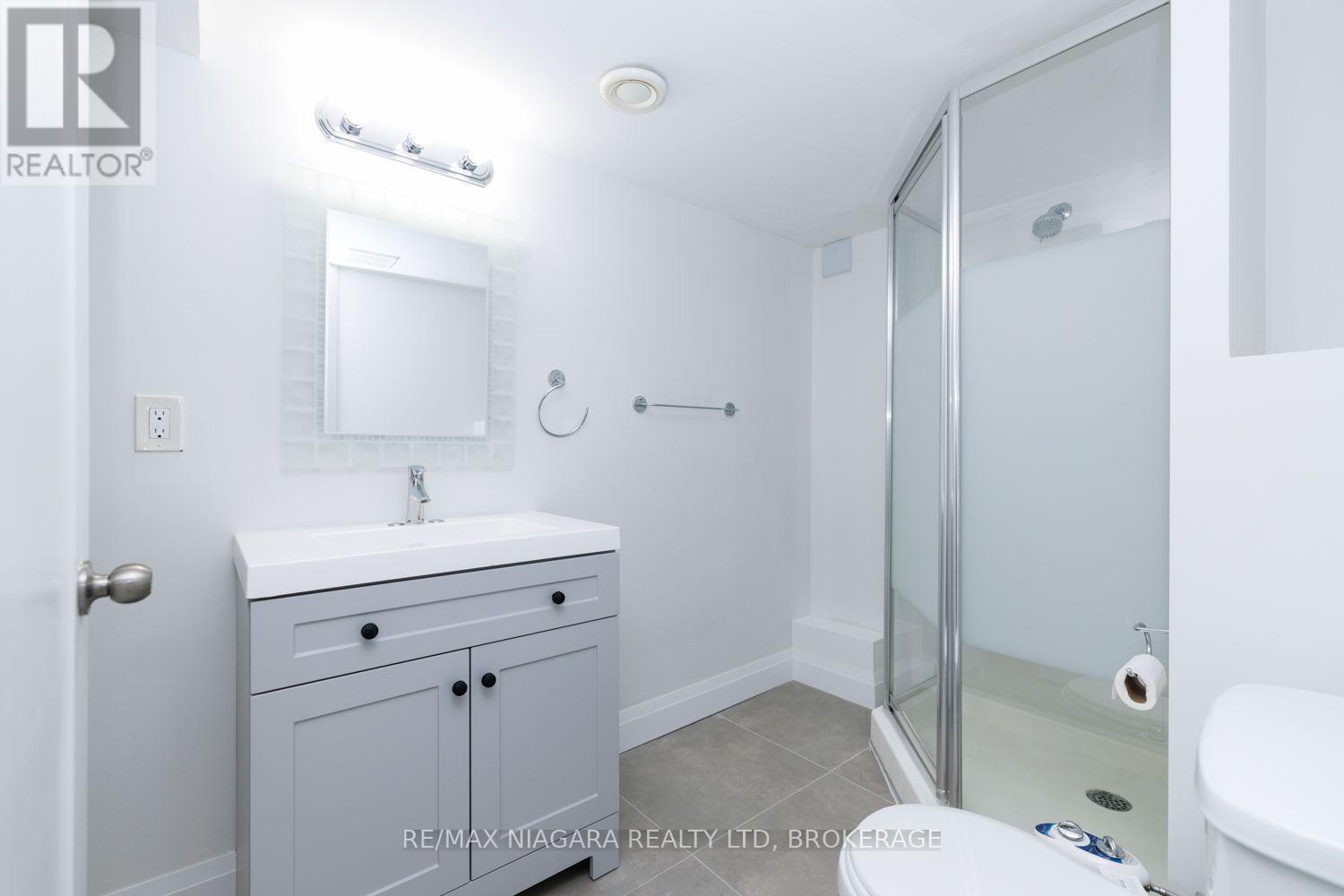 6 BROADMORE AVENUE - 25