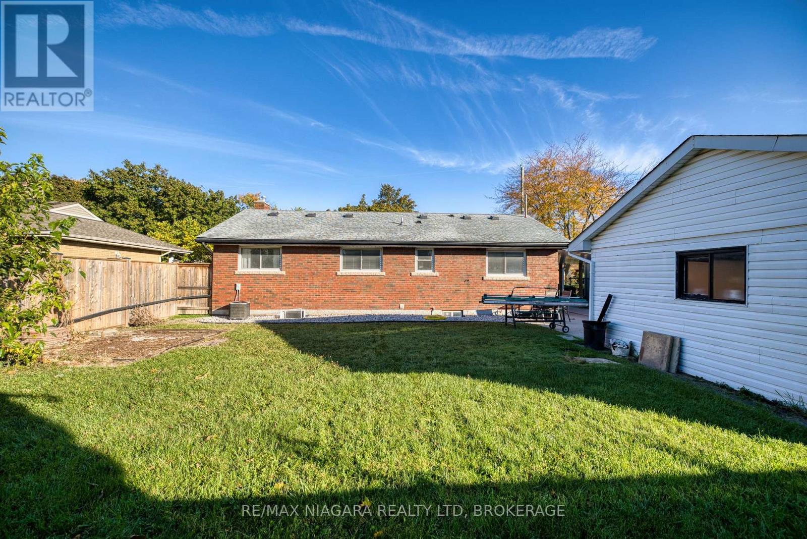 6 BROADMORE AVENUE - 32