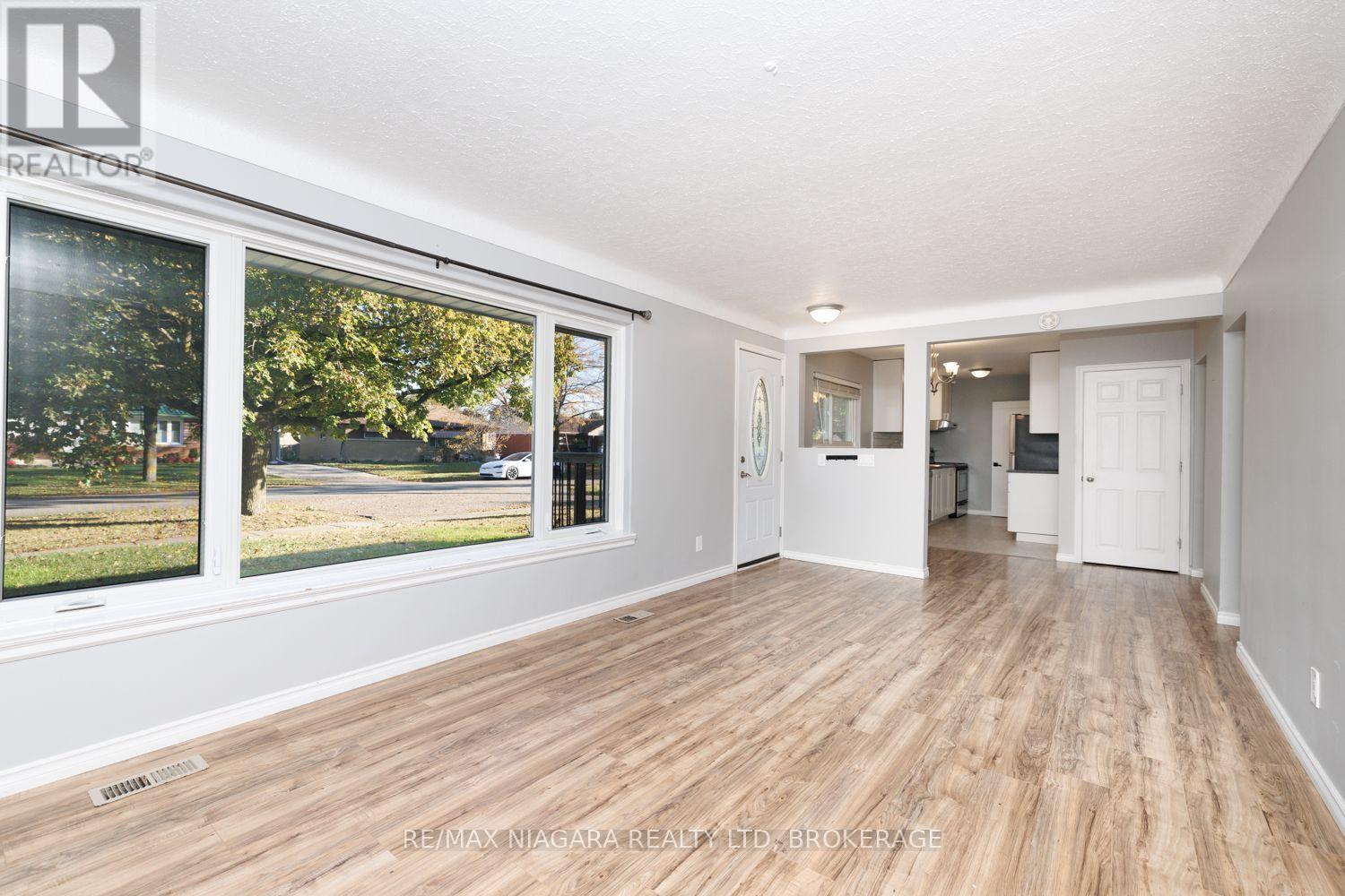 6 BROADMORE AVENUE - 6