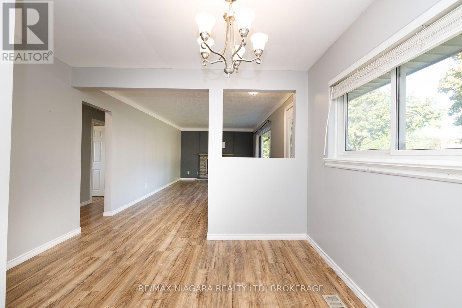 6 BROADMORE AVENUE - 7