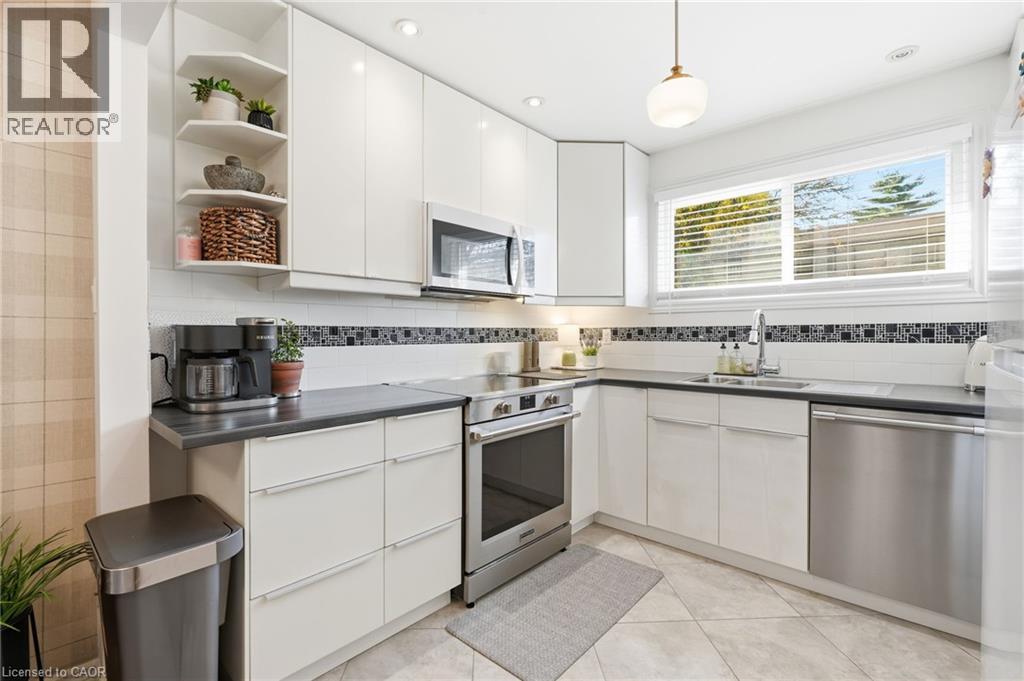 #17 1550 GARTH Street - 5