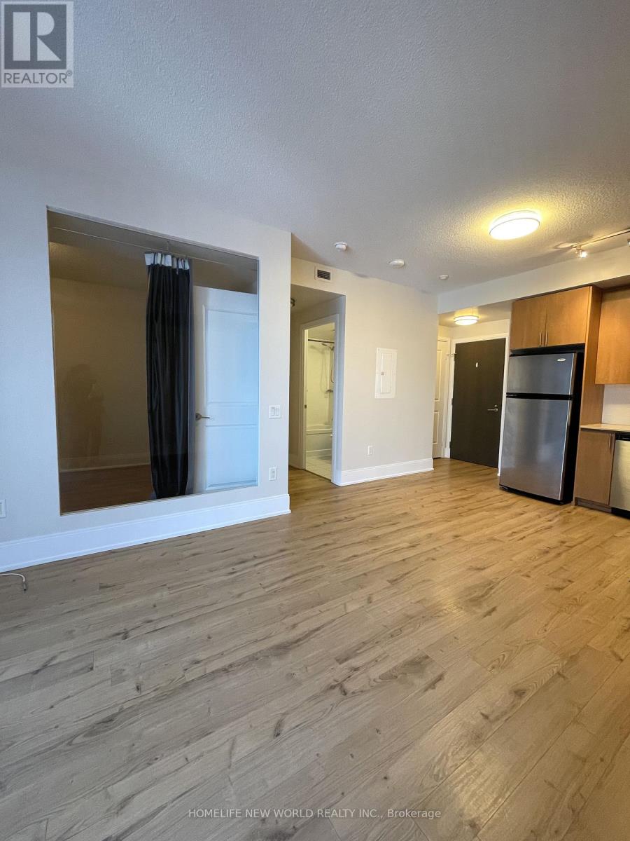 560 Front Unit 1032 photo 3