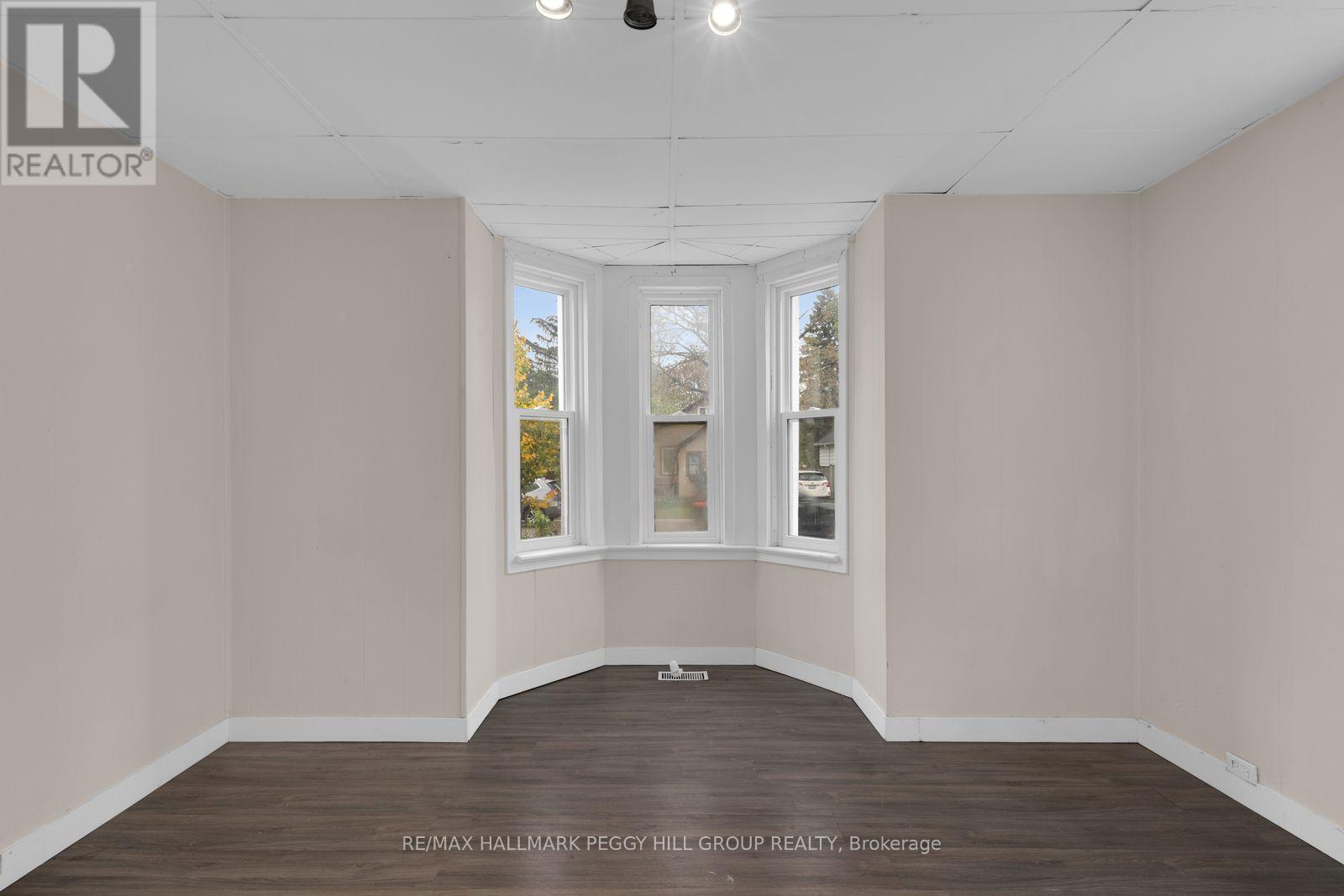 108 John Street, Barrie, ON photo 2