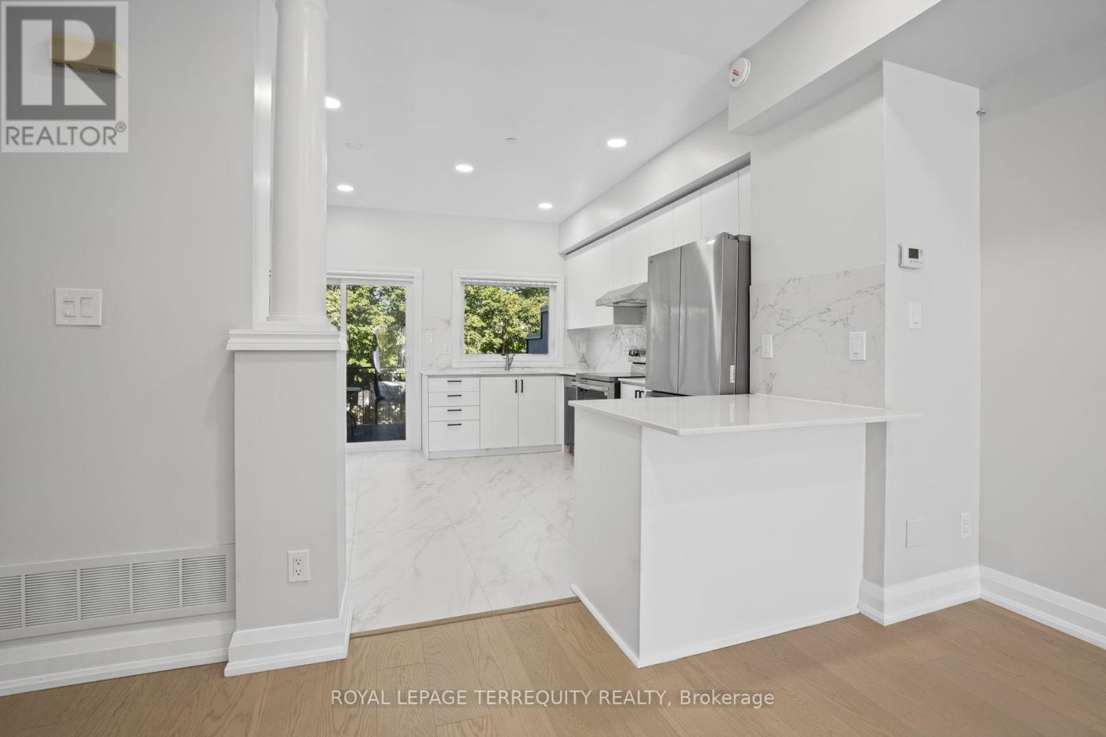 958 The Queensway, Toronto, ON photo 10