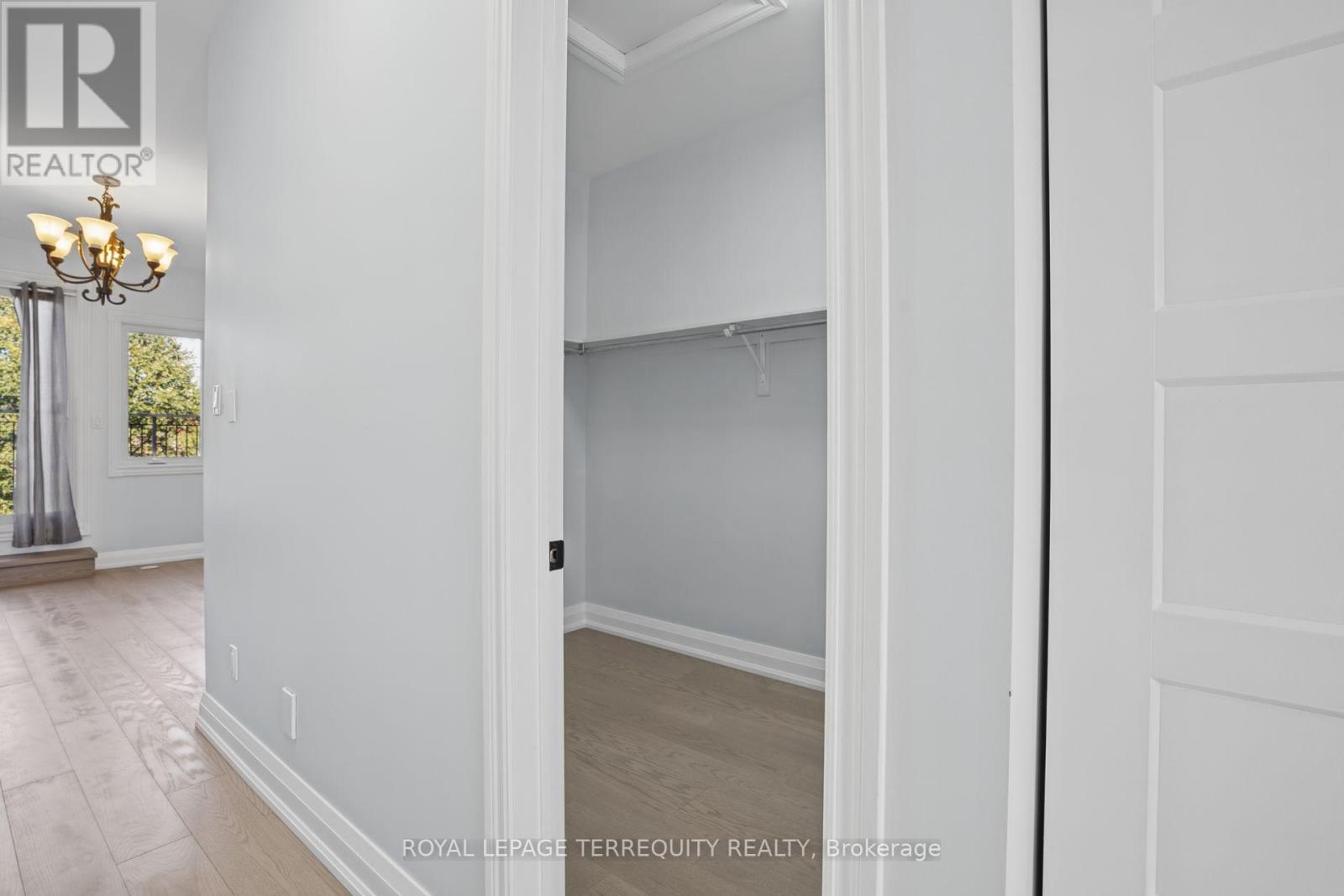 958 The Queensway, Toronto, ON photo 19