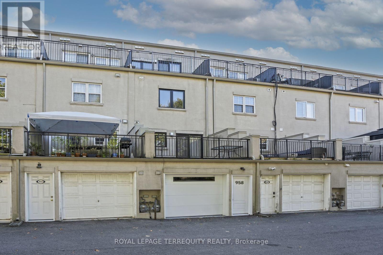 958 The Queensway, Toronto, ON photo 2