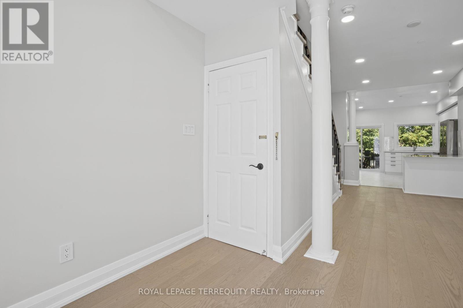 958 The Queensway, Toronto, ON photo 5