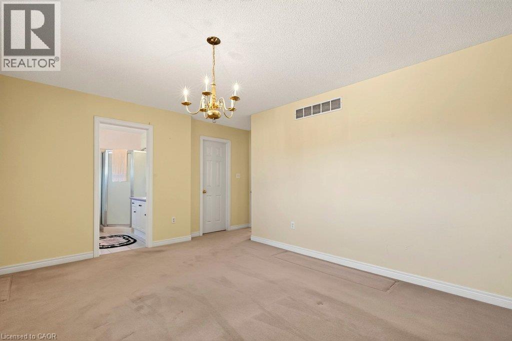 Photo 16 of 31