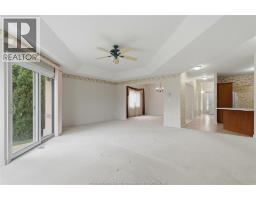 Living room/Fireplace - 382 Jason Court, Tecumseh, ON N8N4Y6 Photo 11