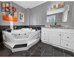 Bathroom - 1951 Hwy 101 East (schumacher) Highway, Timmins, ON P0N1H0 Photo 9
