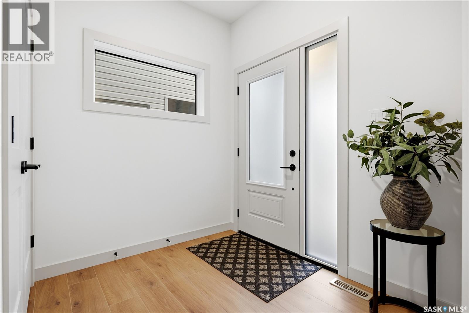 11 Vancouver CRESCENT, Pilot Butte — photo 2