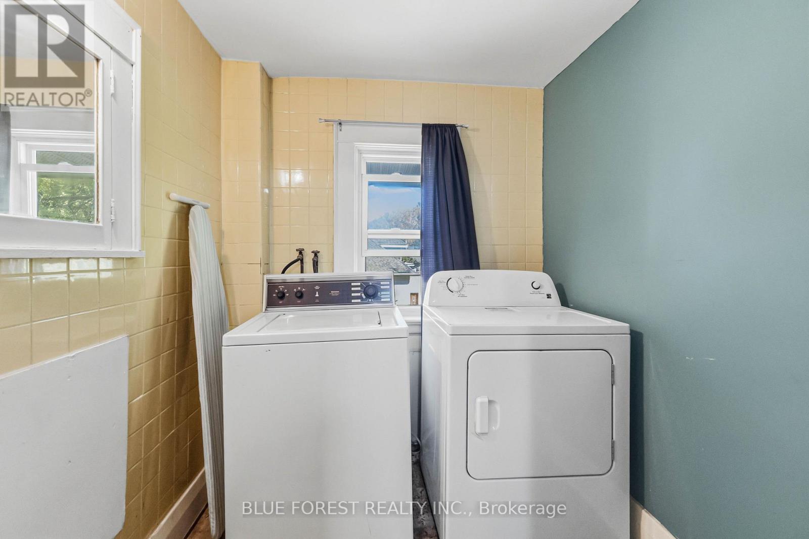 1228 RICHMOND STREET - 17