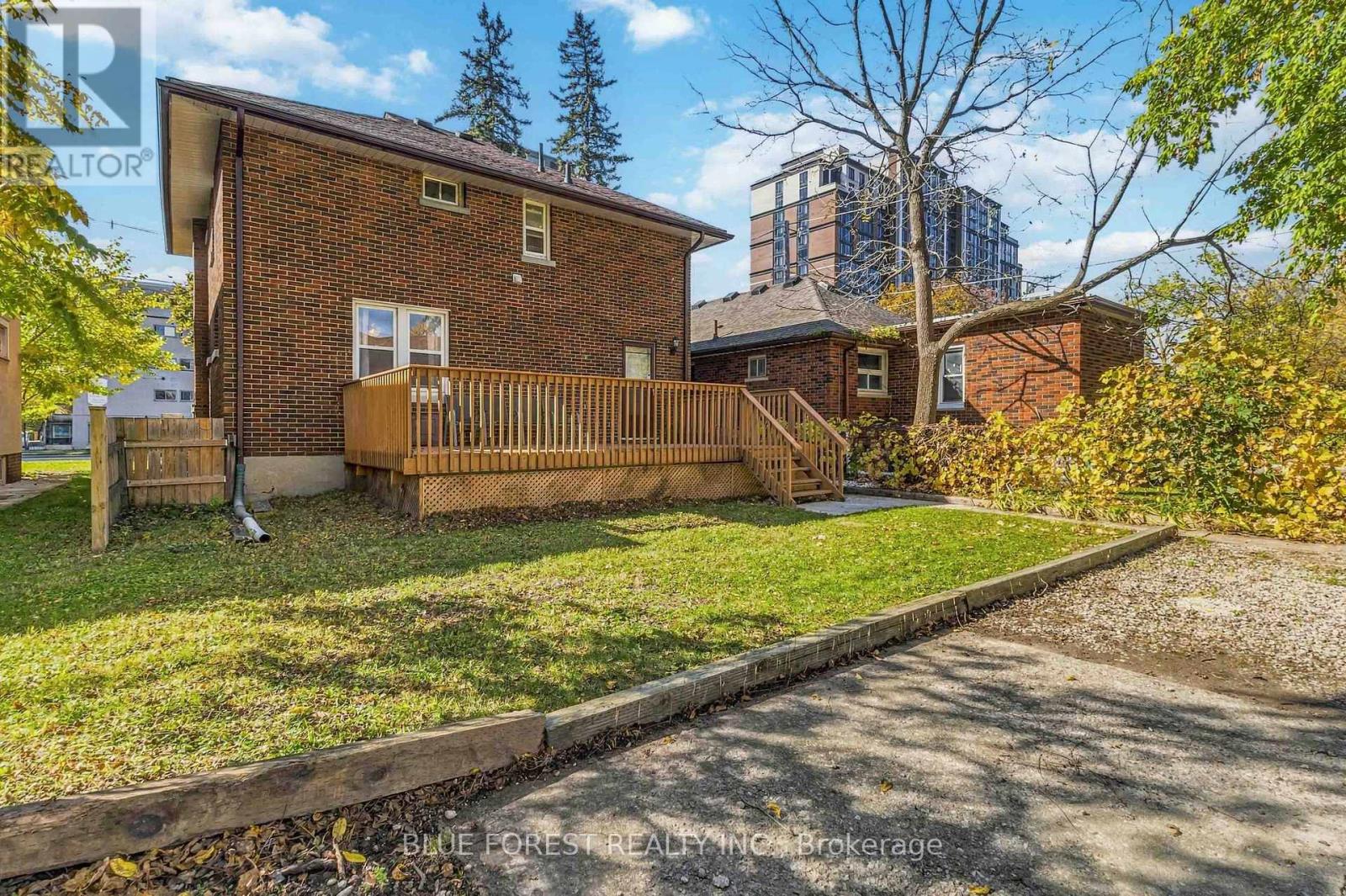 1228 RICHMOND STREET - 37