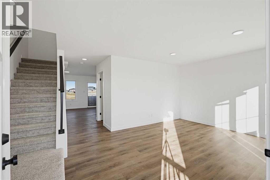 38 Station Drive, Sylvan Lake — photo 4