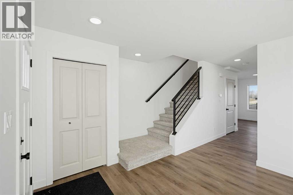 38 Station Drive, Sylvan Lake — photo 3