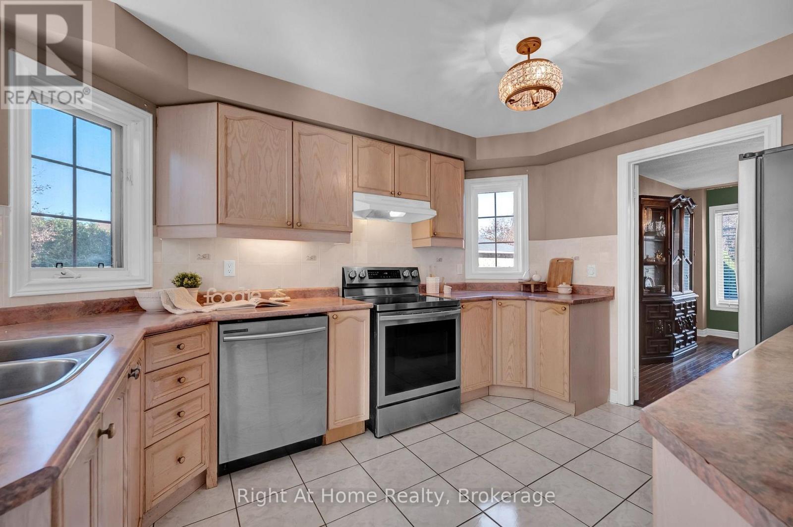 47 WELSH STREET, Ajax (Central West) — photo 12