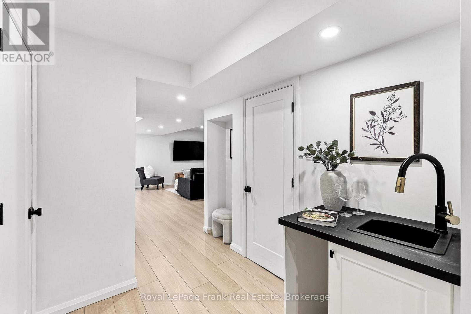 30 DOCTOR ARCHER DRIVE - 23