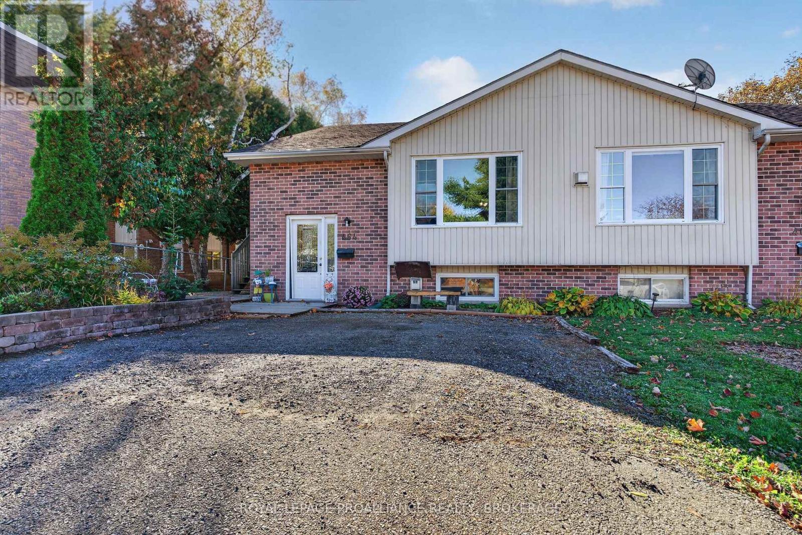 464 Henrietta photo 3