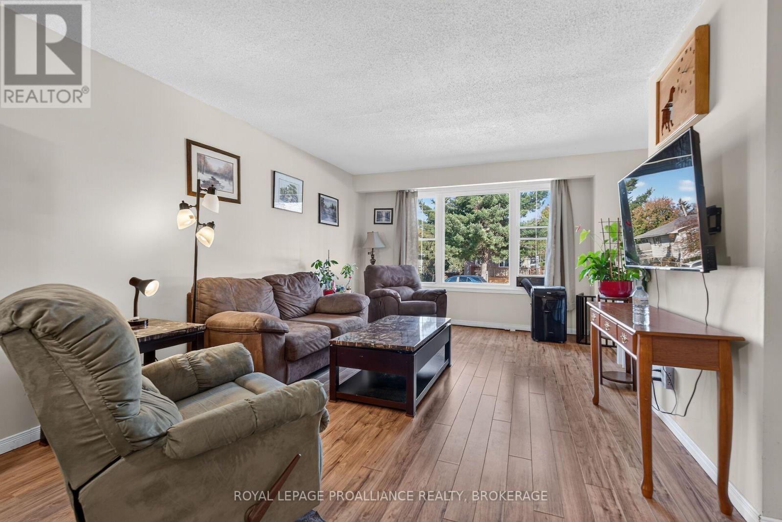 464 Henrietta photo 4