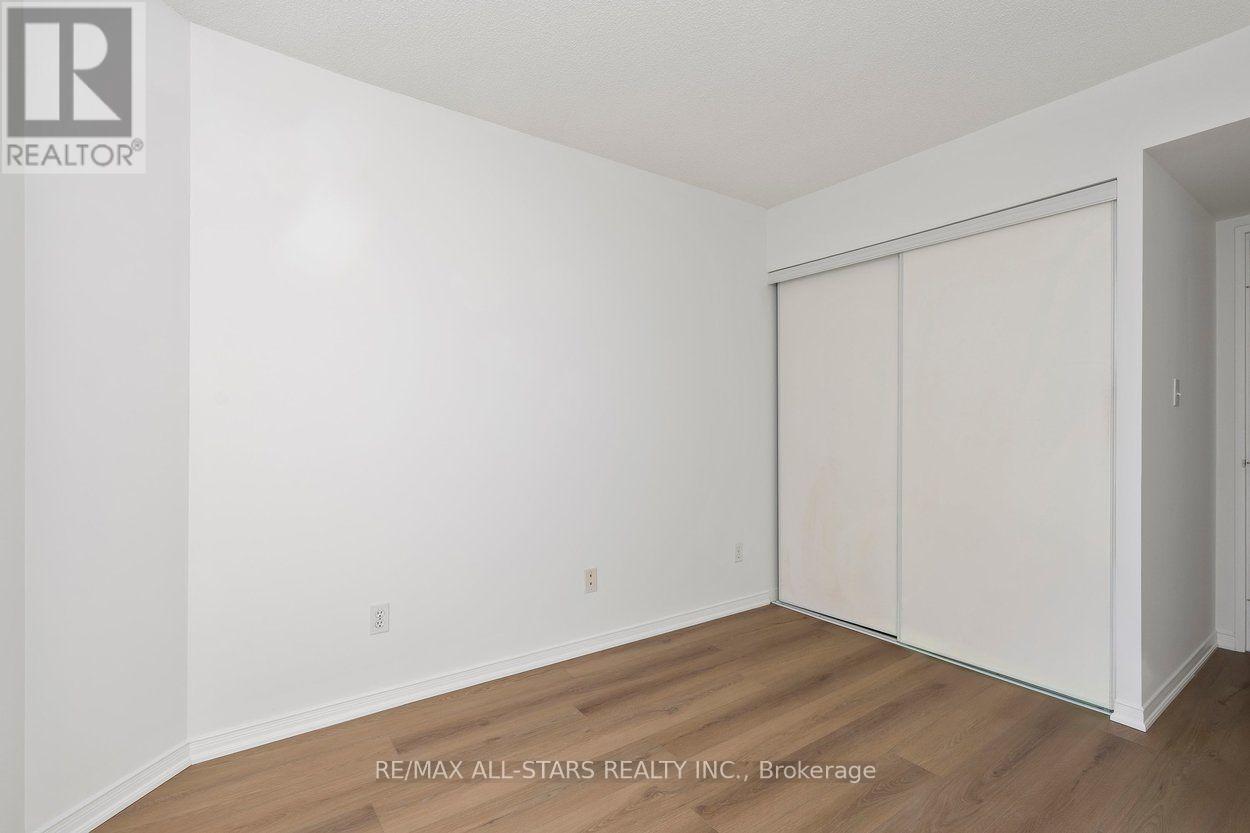 #1505 18 HILLCREST AVENUE - 25