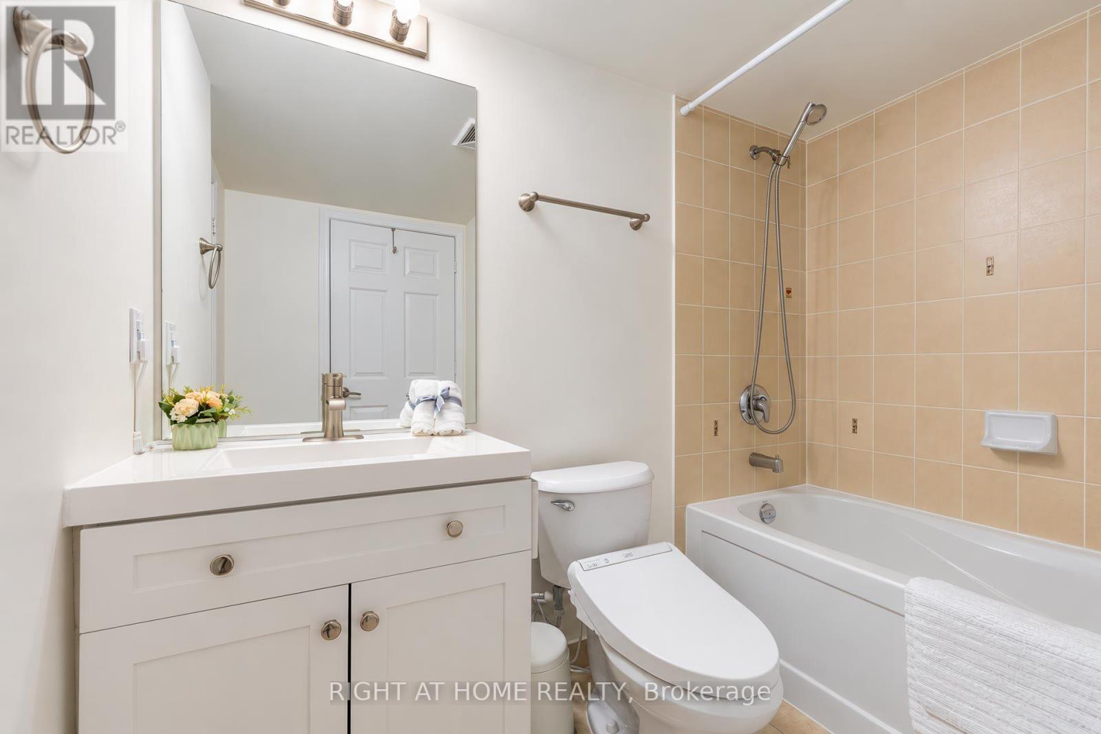 2022- 35 Hollywood Avenue, Toronto, ON photo 22