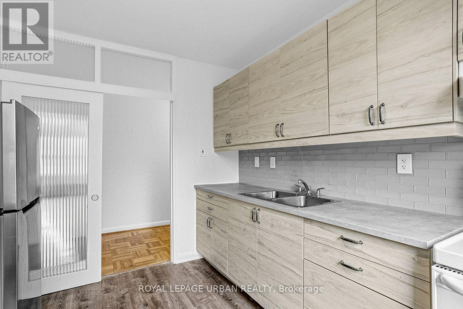 17- 8 Corinth Gardens, Toronto, ON photo 10
