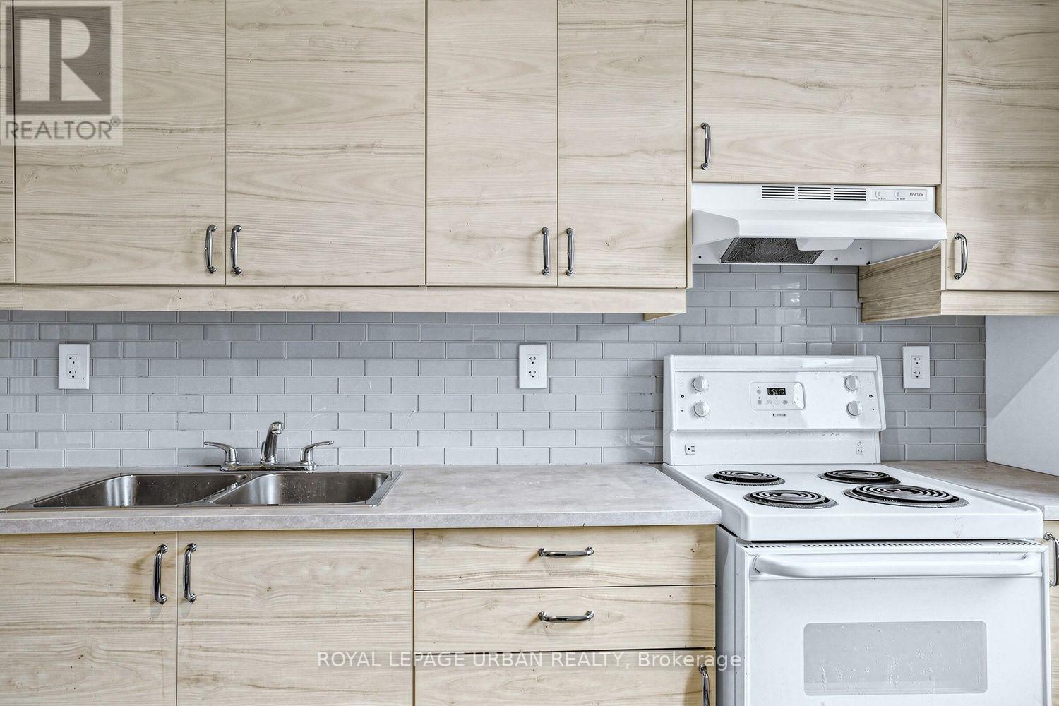 17- 8 Corinth Gardens, Toronto, ON photo 12