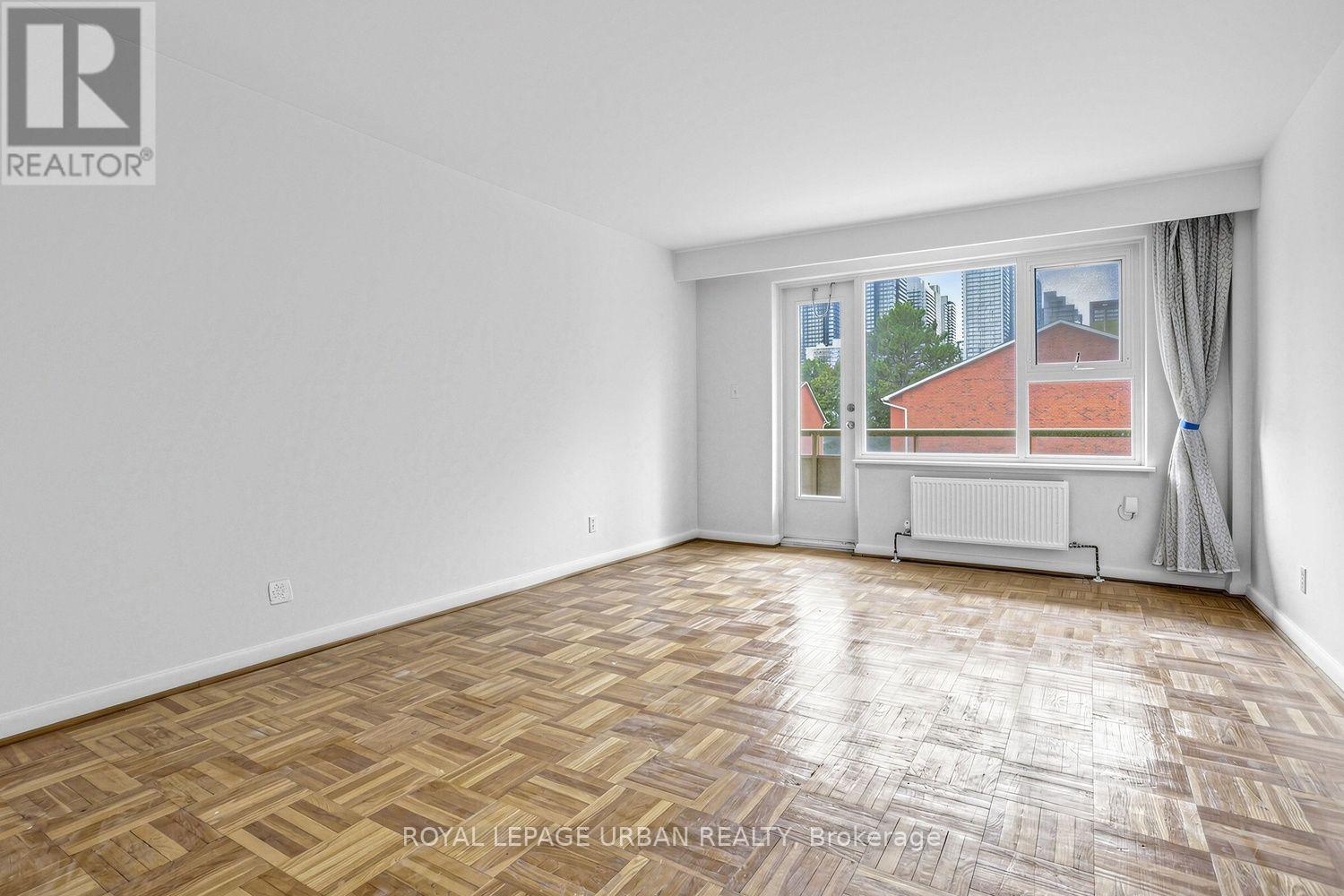 17- 8 Corinth Gardens, Toronto, ON photo 3
