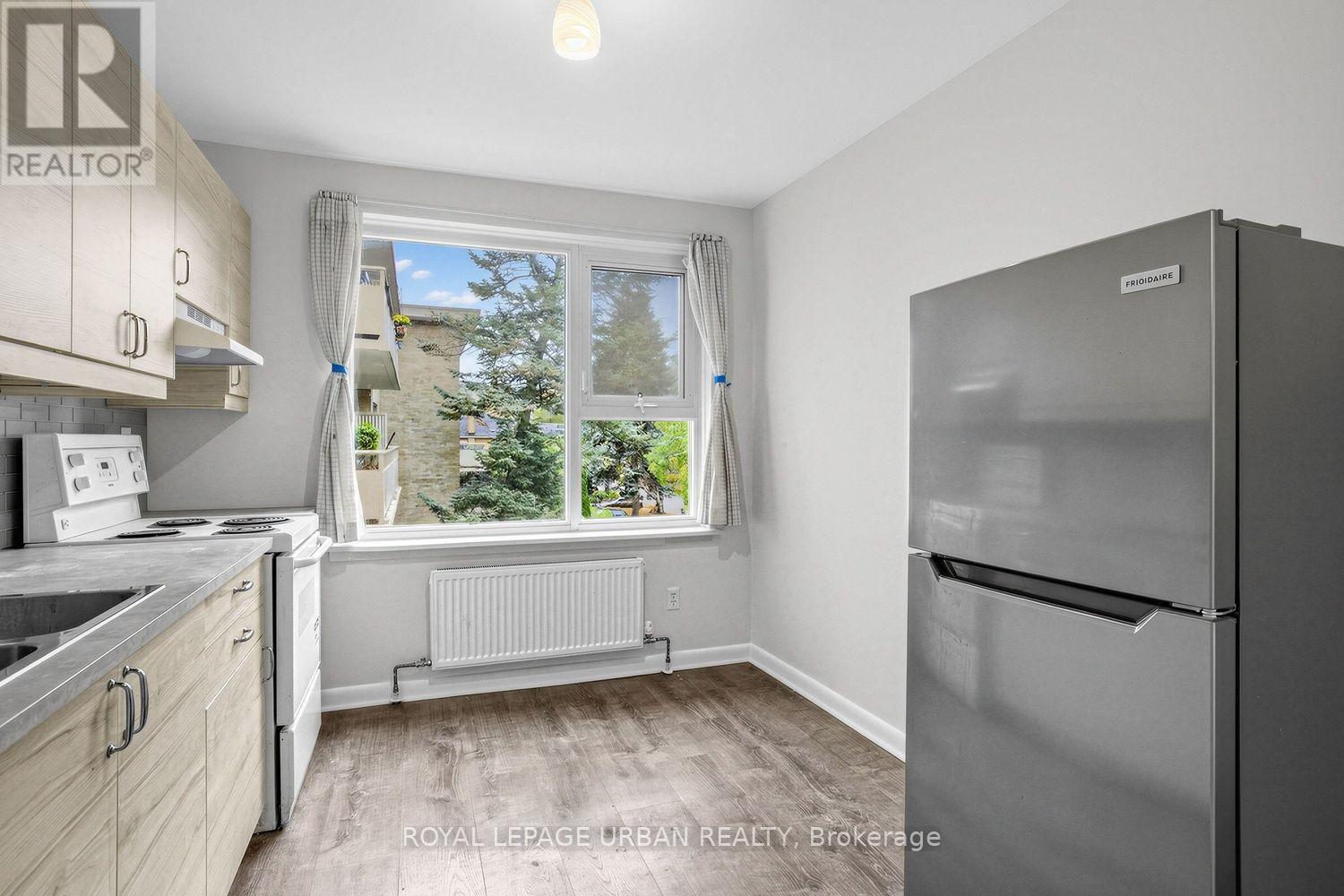 17- 8 Corinth Gardens, Toronto, ON photo 7