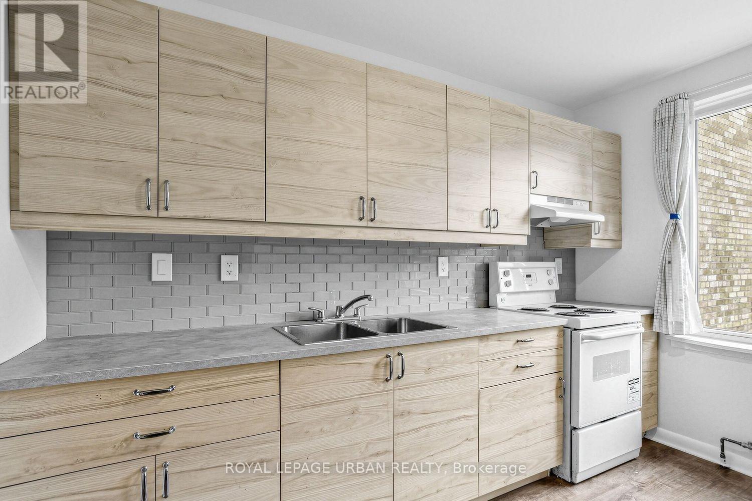 17- 8 Corinth Gardens, Toronto, ON photo 8