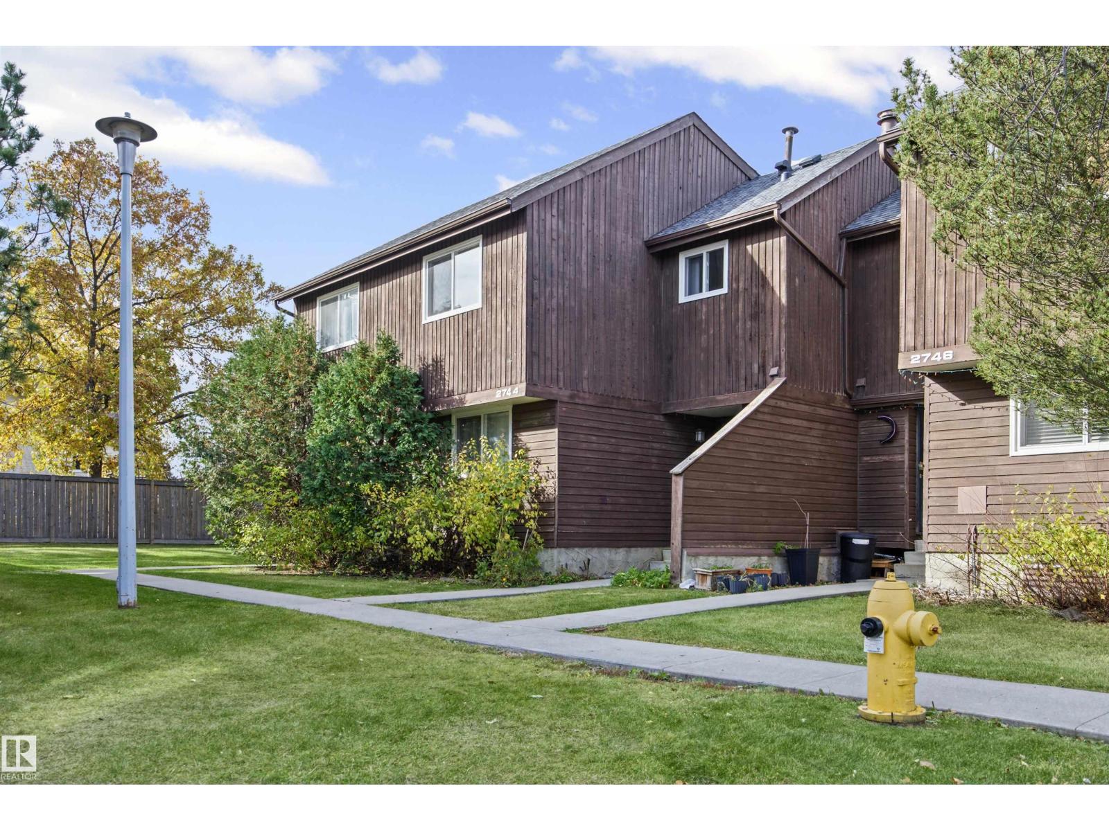 2744 105 ST NW, Edmonton — photo 2