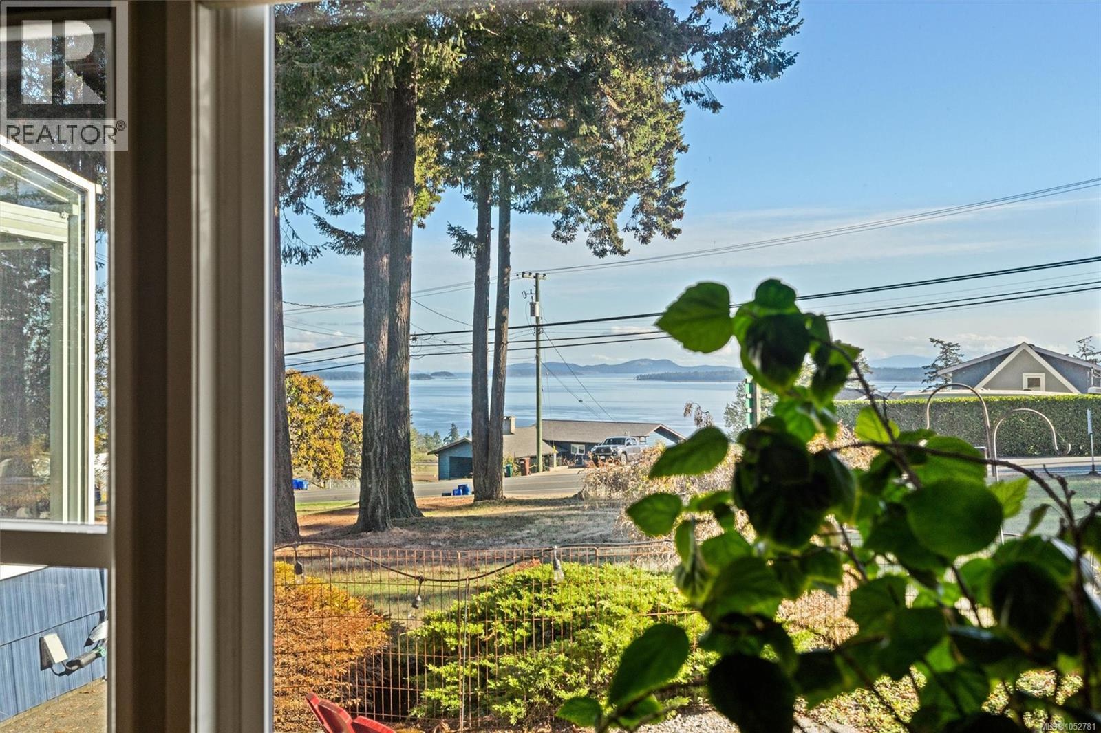  8698 East Saanich Road, North Saanich