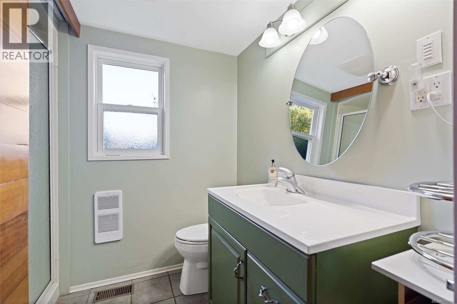  8698 East Saanich Road, North Saanich