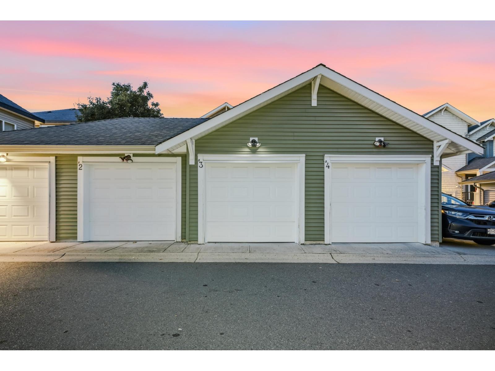 Photo of B3 19292 72A AVENUE 5