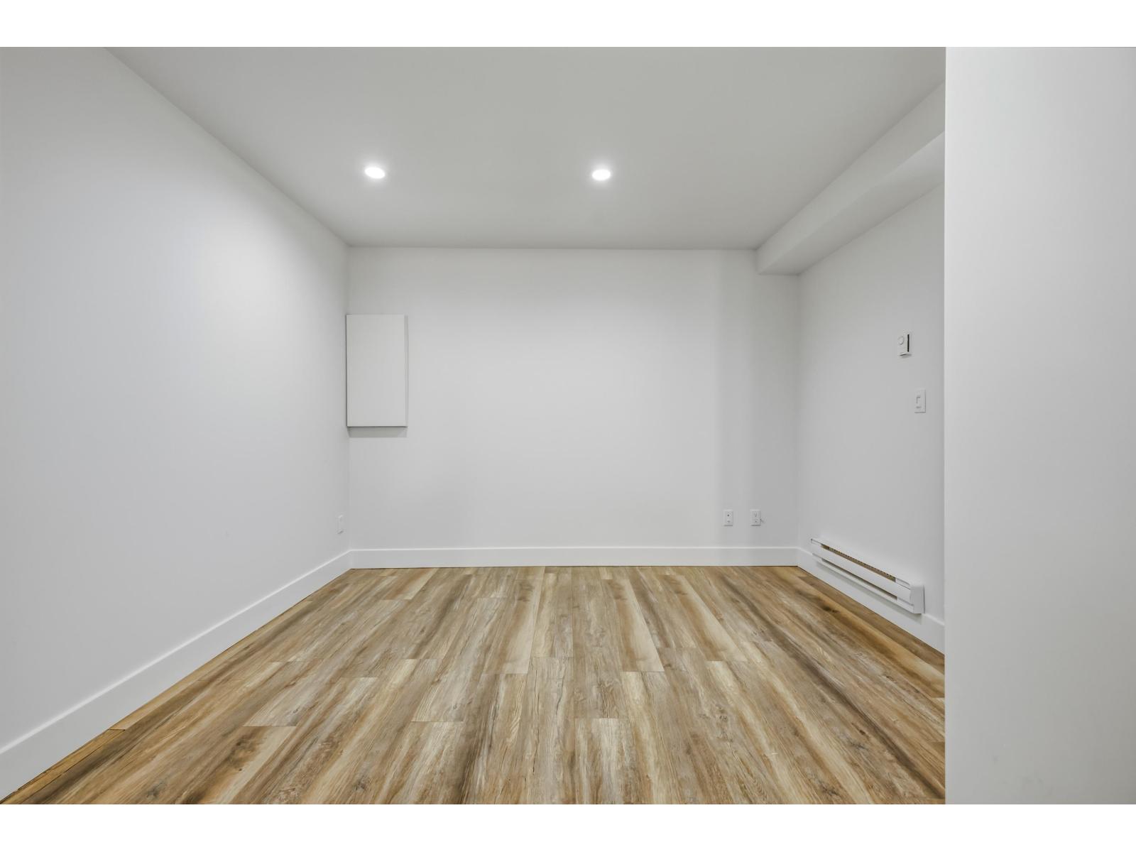 Photo of B3 19292 72A AVENUE 30