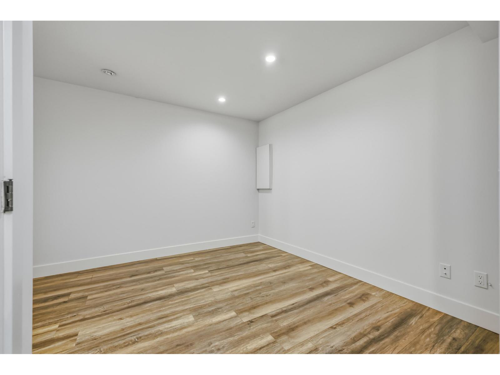 Photo of B3 19292 72A AVENUE 28