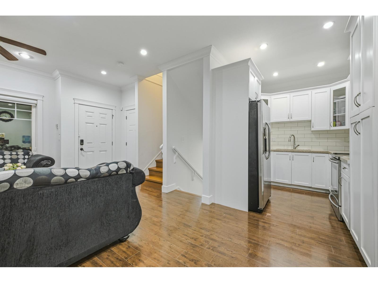 Photo of B3 19292 72A AVENUE 16