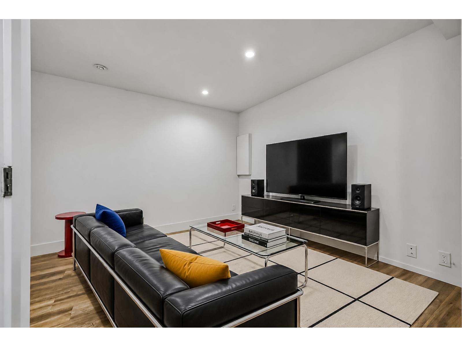Photo of B3 19292 72A AVENUE 27