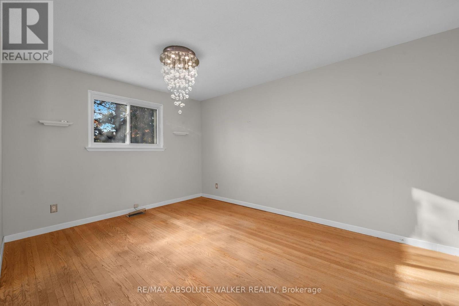 18 SILVER ASPEN CRESCENT - 10