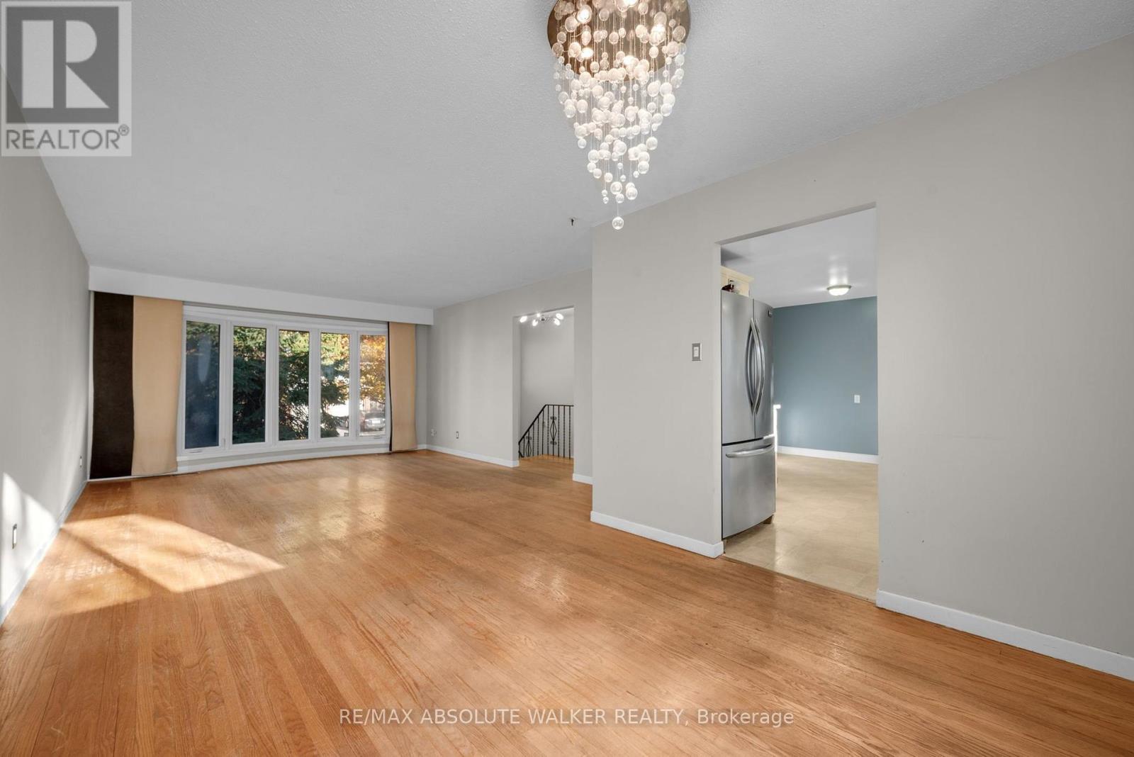 18 SILVER ASPEN CRESCENT - 11